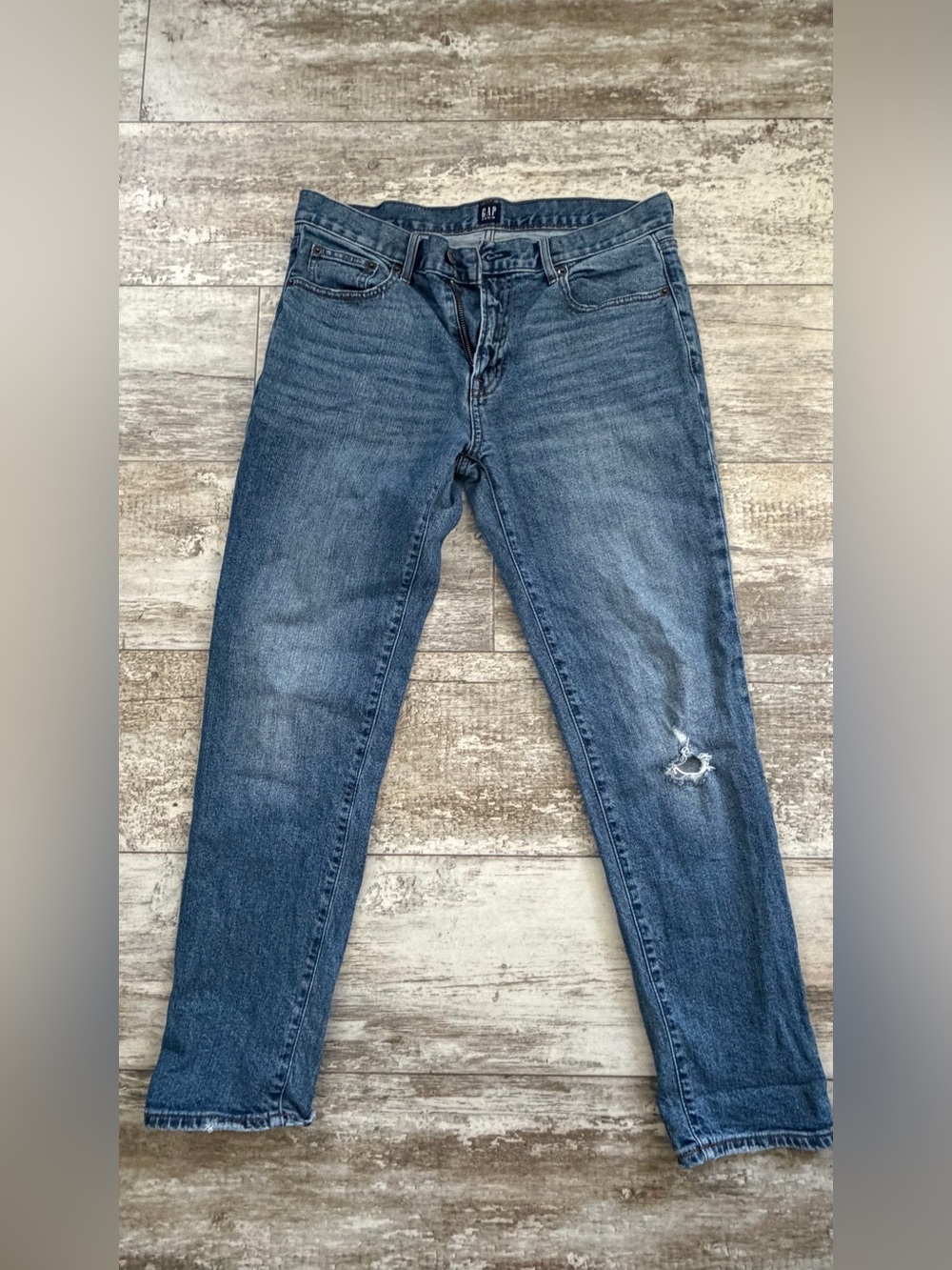 GAP Skinny Jeans in Medium Blue with Knee Rip